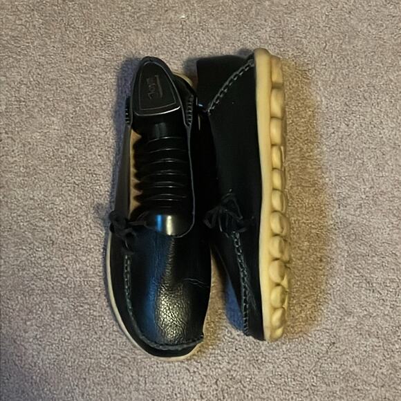 Black Leather Moccasin Style Shoe. 9 - Picture 2 of 4